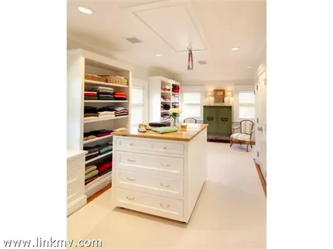 22 Peases Point Way South & 11 Tilton Way Edgartown MA 02539