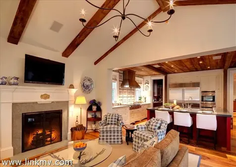 22 Peases Point Way South & 11 Tilton Way Edgartown MA 02539