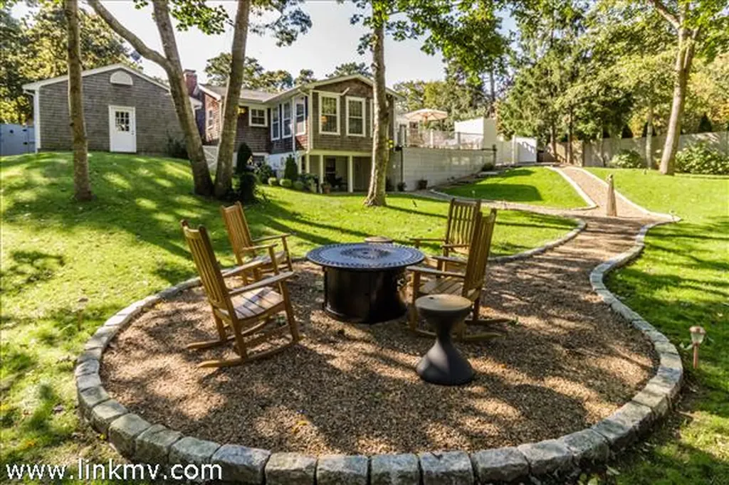 113 West Spring Street Vineyard Haven MA 02568