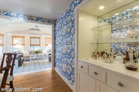 113 West Spring Street Vineyard Haven MA 02568
