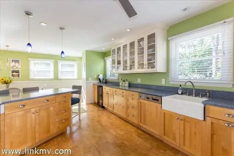 113 West Spring Street Vineyard Haven MA 02568