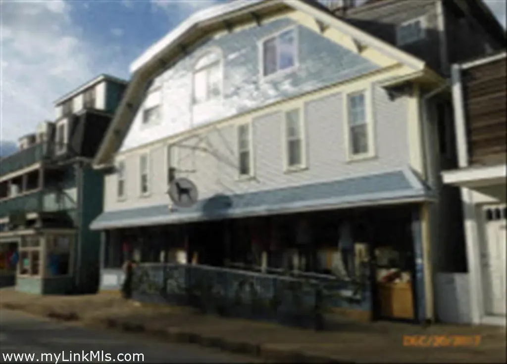 37 Circuit Avenue Oak Bluffs MA 02557