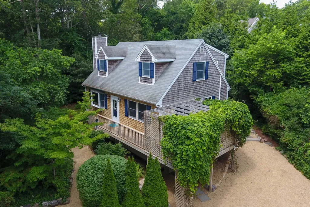 12 Old Lighthouse Road Vineyard Haven MA 02568