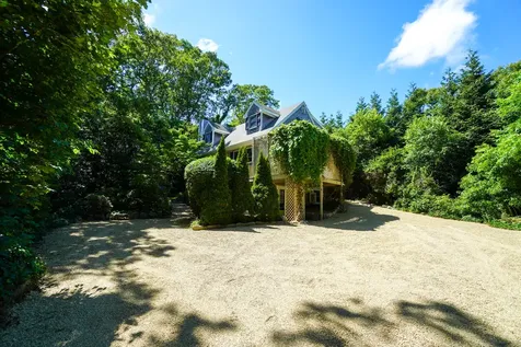 12 Old Lighthouse Road Vineyard Haven MA 02568