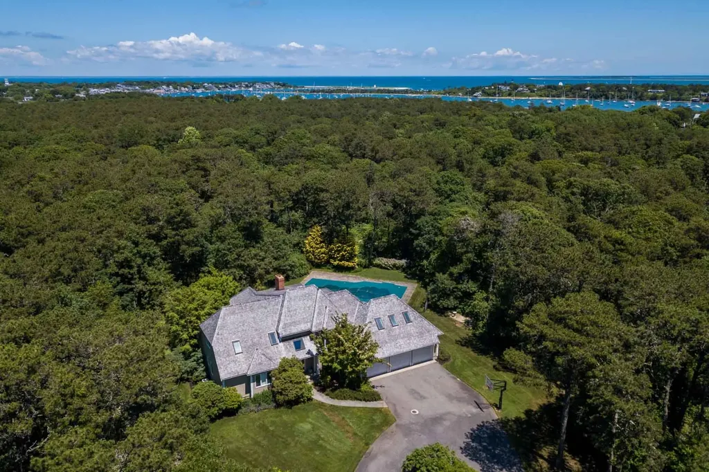 16 Witchwood Lane Edgartown MA 02539