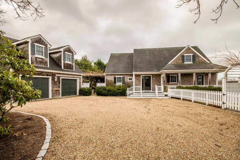 126 Litchfield Road Edgartown MA 02539