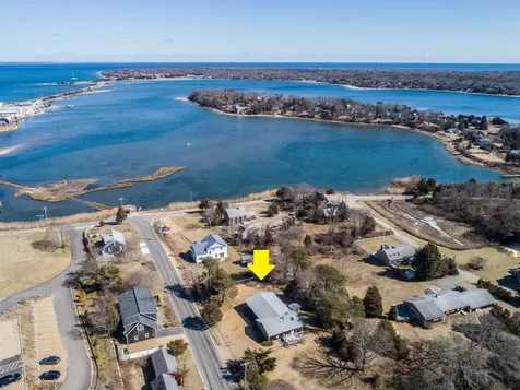 211 Skiff Avenue Vineyard Haven MA 02568