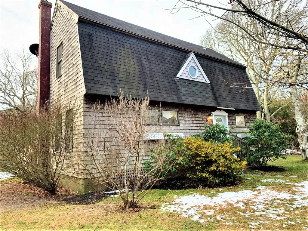 98 Tellette Street Oak Bluffs MA 02557