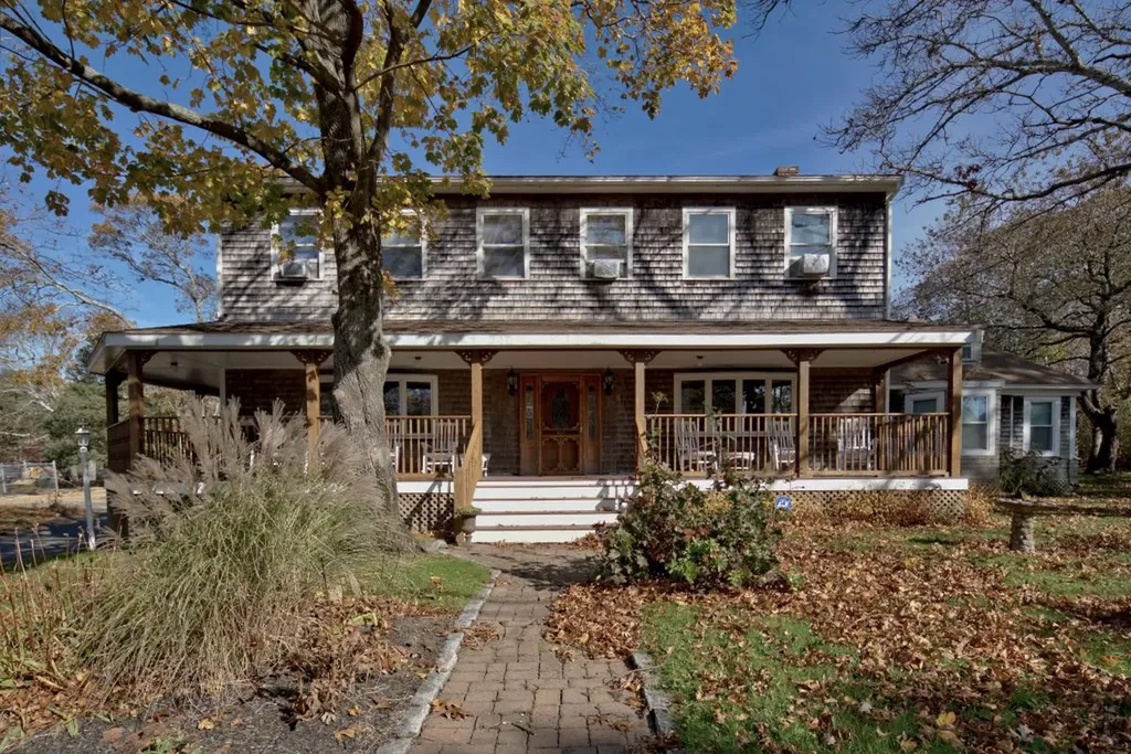 111 New York Avenue Oak Bluffs MA 02557