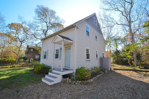 35 Manchester Avenue Oak Bluffs MA 02557