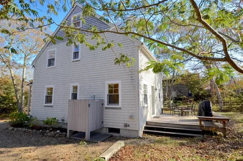 35 Manchester Avenue Oak Bluffs MA 02557