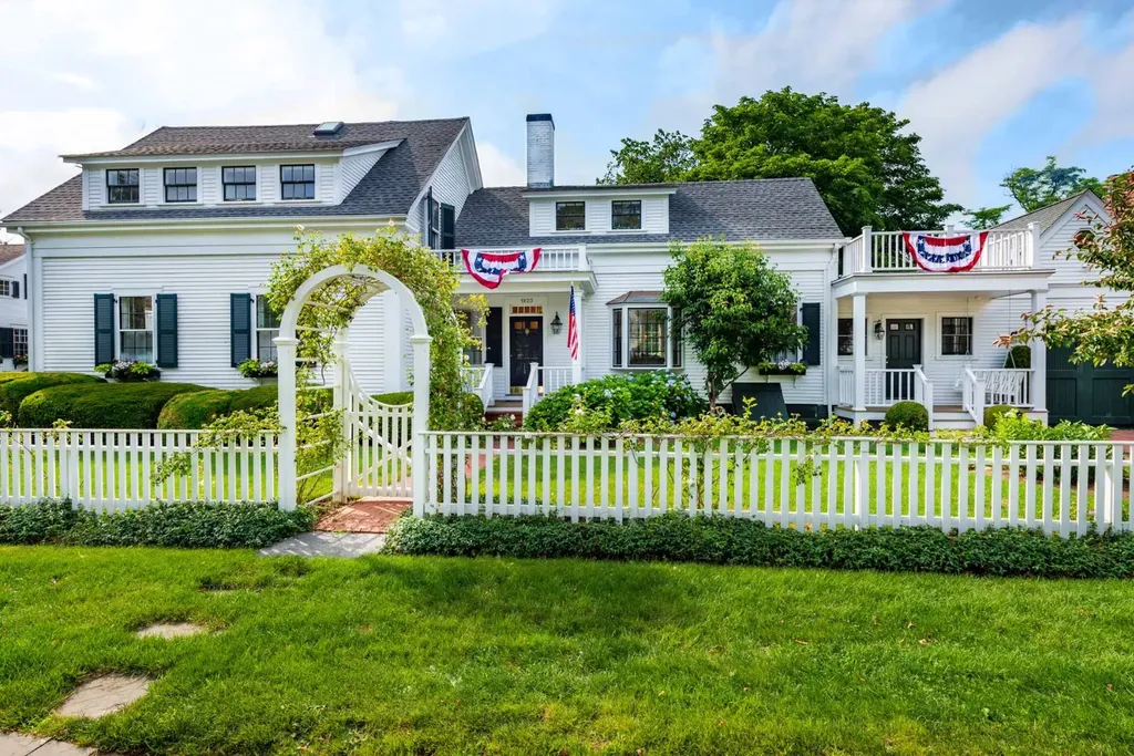 37 Morse Street Edgartown MA 02539