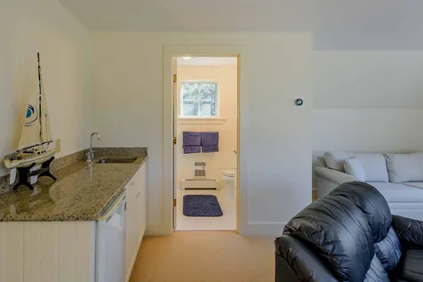 395 Barnes Road Oak Bluffs MA 02557