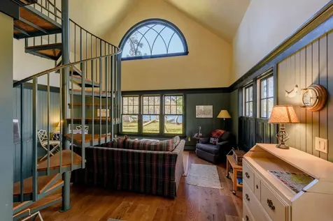 395 Barnes Road Oak Bluffs MA 02557