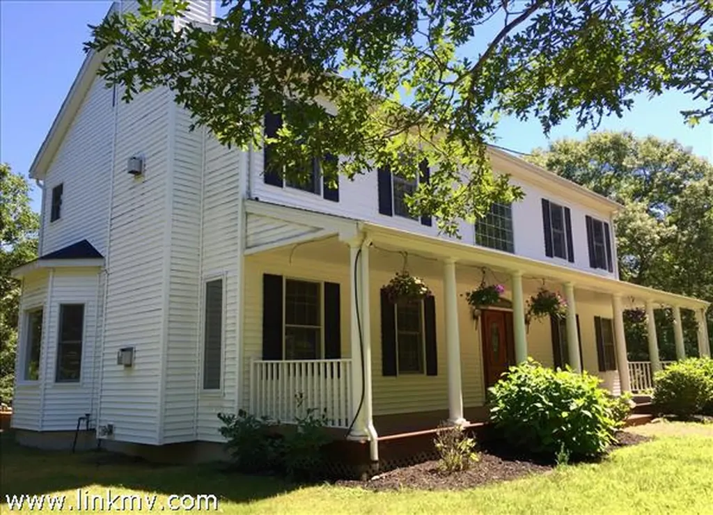 186 Oak Lane West Tisbury MA 02575