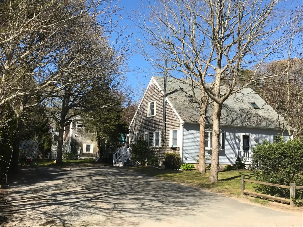 33 Tia Anna Lane Oak Bluffs MA 02557
