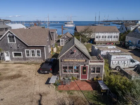 34 Beach Road Vineyard Haven MA 02568