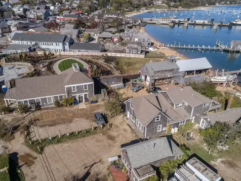 34 Beach Road Vineyard Haven MA 02568