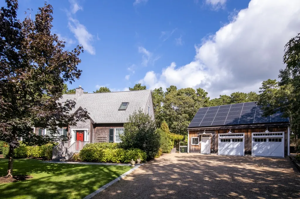 5 Upper Meadow Lane Oak Bluffs MA 02557