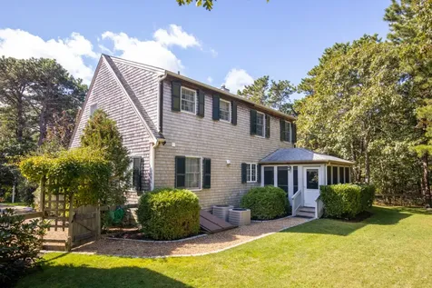 5 Upper Meadow Lane Oak Bluffs MA 02557