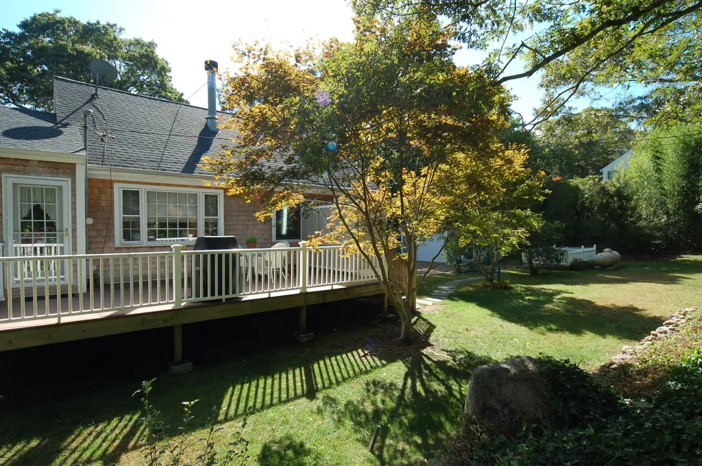 7 Clover Hill Drive Vineyard Haven MA 02568