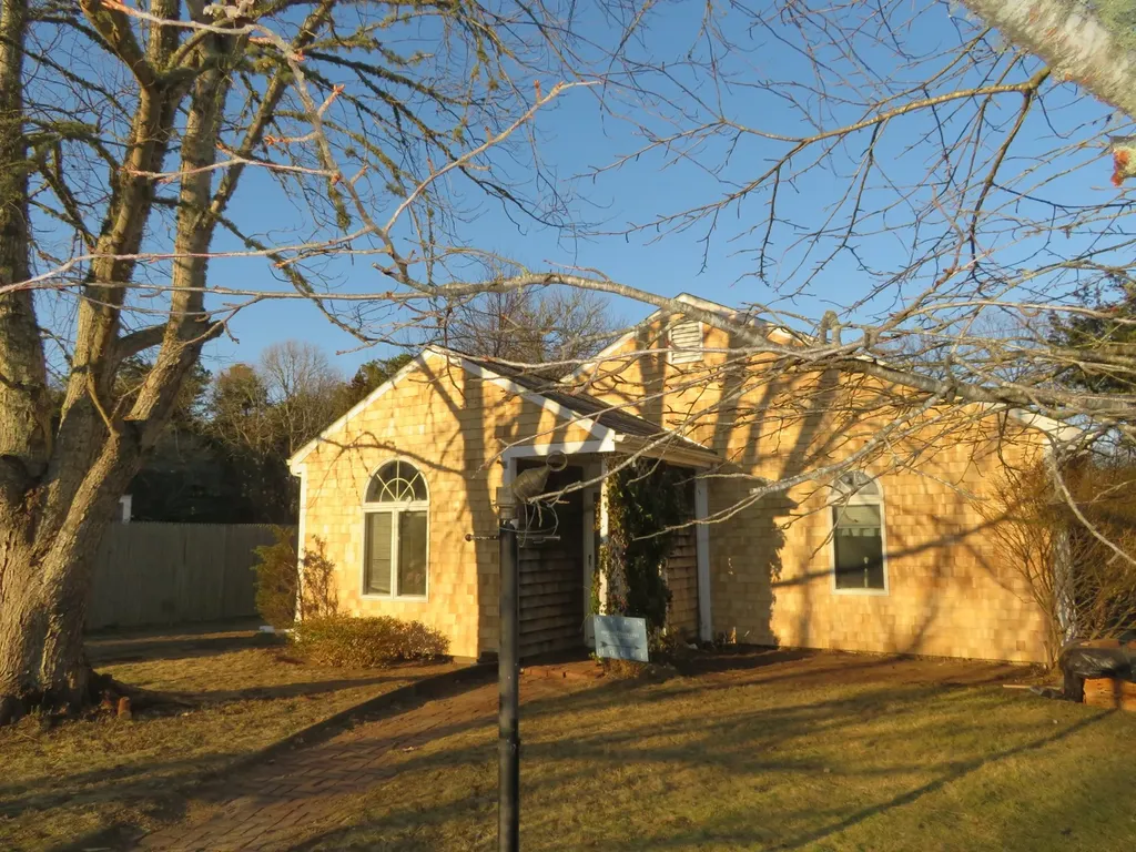 13 Cyprien Way Edgartown MA 02539