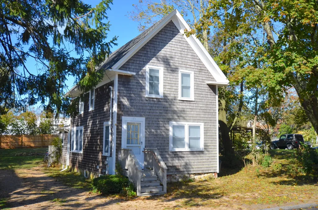 171 Circuit Avenue Oak Bluffs MA 02557