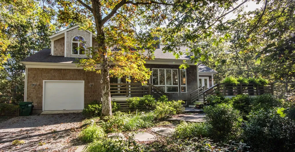 218 Lake Street Vineyard Haven MA 02568