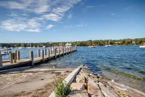 218 Lake Street Vineyard Haven MA 02568