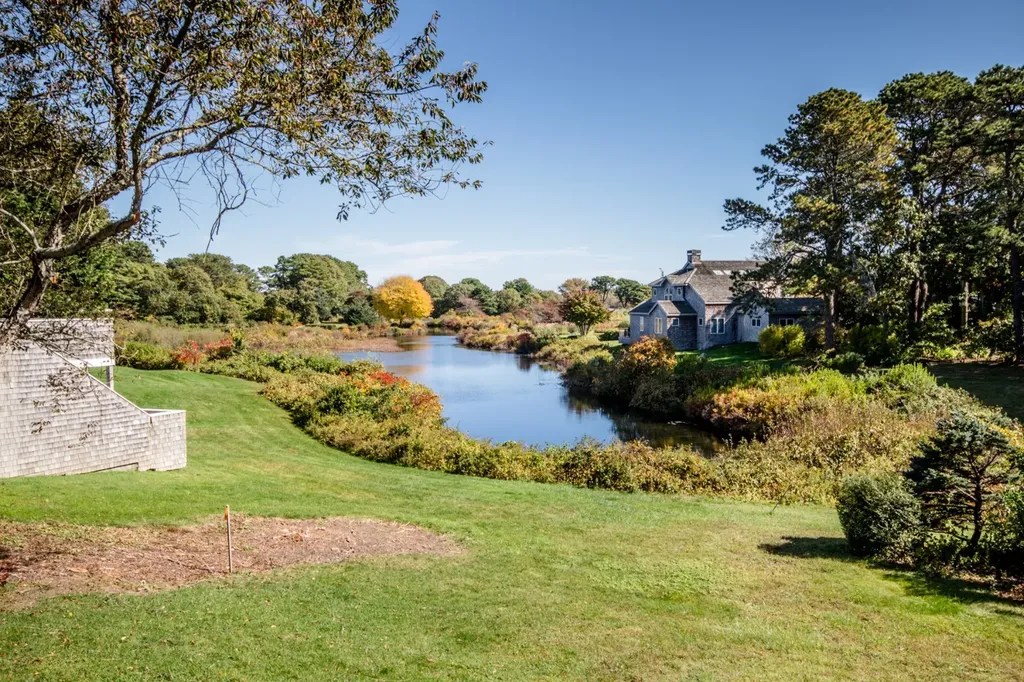 9 Stone Pound Way Oak Bluffs MA 02557