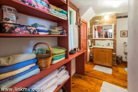 14 Mayhew Norton Road West Tisbury MA 02575