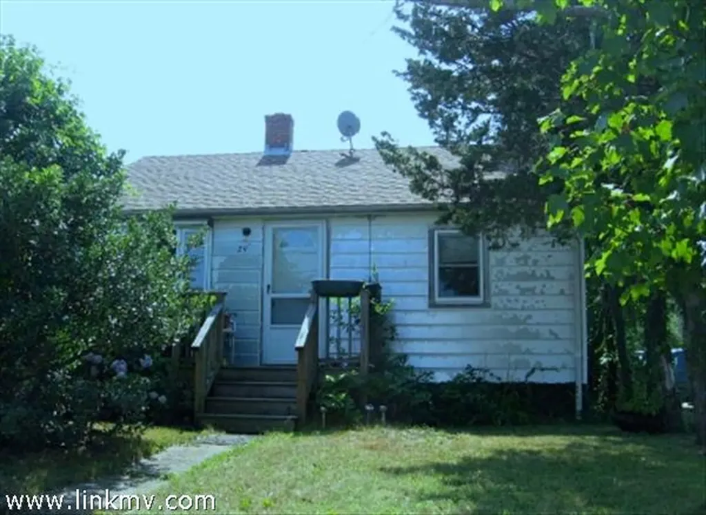 29 Lagoon Pond Road Vineyard Haven MA 02568