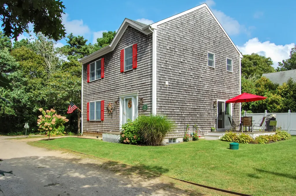 26 Winne Avenue Oak Bluffs MA 02557