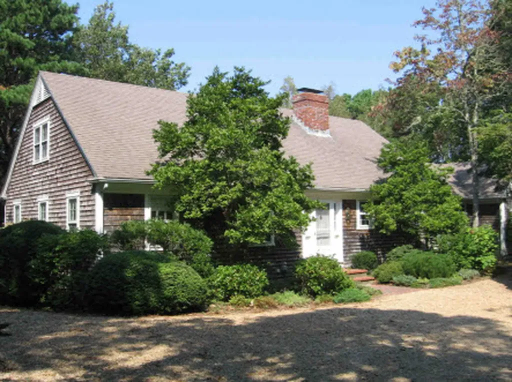 81 Hilltop Road Vineyard Haven MA 02568