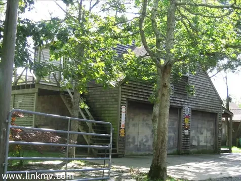 43 Old County Road West Tisbury MA 02575