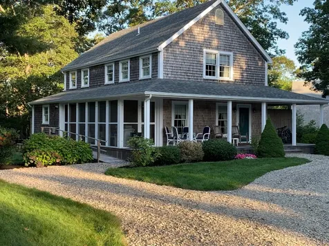 16 Clay Avenue Oak Bluffs MA 02557-1442