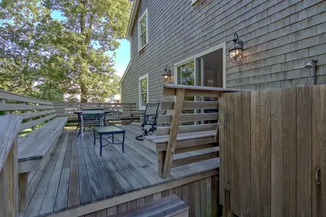 16 Clay Avenue Oak Bluffs MA 02557-1442
