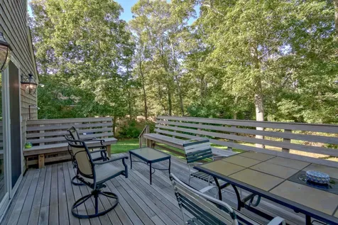16 Clay Avenue Oak Bluffs MA 02557-1442