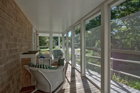 16 Clay Avenue Oak Bluffs MA 02557-1442