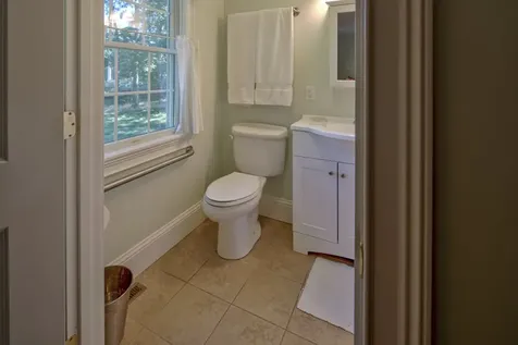 16 Clay Avenue Oak Bluffs MA 02557-1442