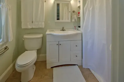 16 Clay Avenue Oak Bluffs MA 02557-1442