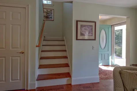 16 Clay Avenue Oak Bluffs MA 02557-1442
