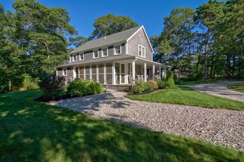 16 Clay Avenue Oak Bluffs MA 02557-1442