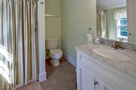 16 Clay Avenue Oak Bluffs MA 02557-1442