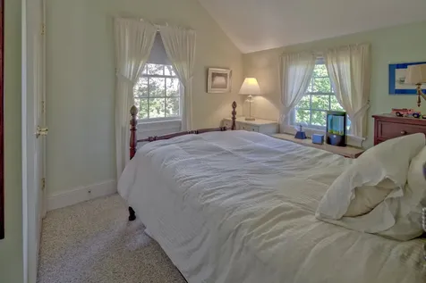 16 Clay Avenue Oak Bluffs MA 02557-1442