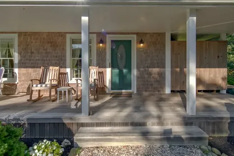 16 Clay Avenue Oak Bluffs MA 02557-1442