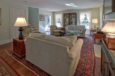16 Clay Avenue Oak Bluffs MA 02557-1442