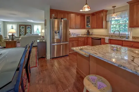 16 Clay Avenue Oak Bluffs MA 02557-1442