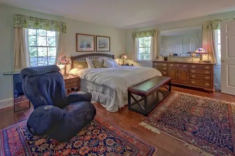 16 Clay Avenue Oak Bluffs MA 02557-1442