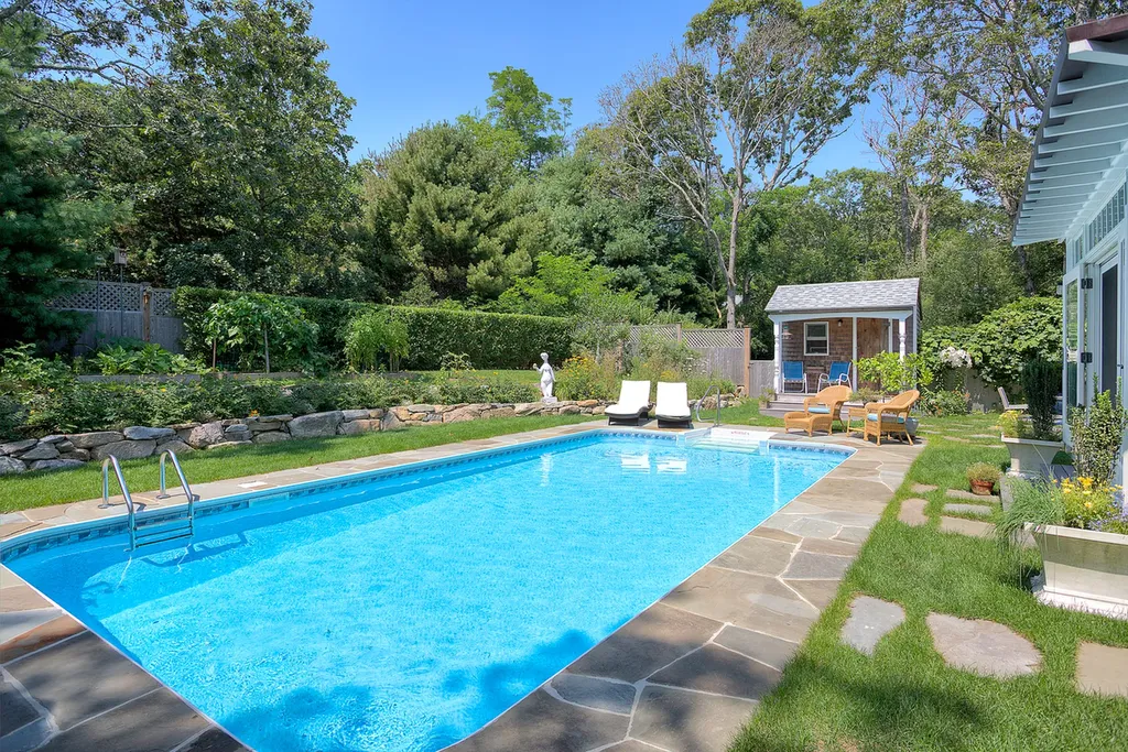40 Grove Avenue Vineyard Haven MA 02568